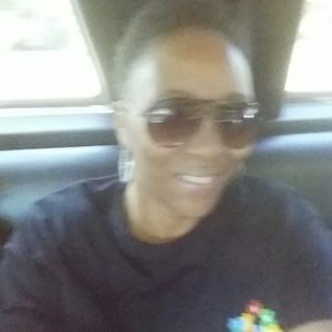 Meet your Posher, Lorie